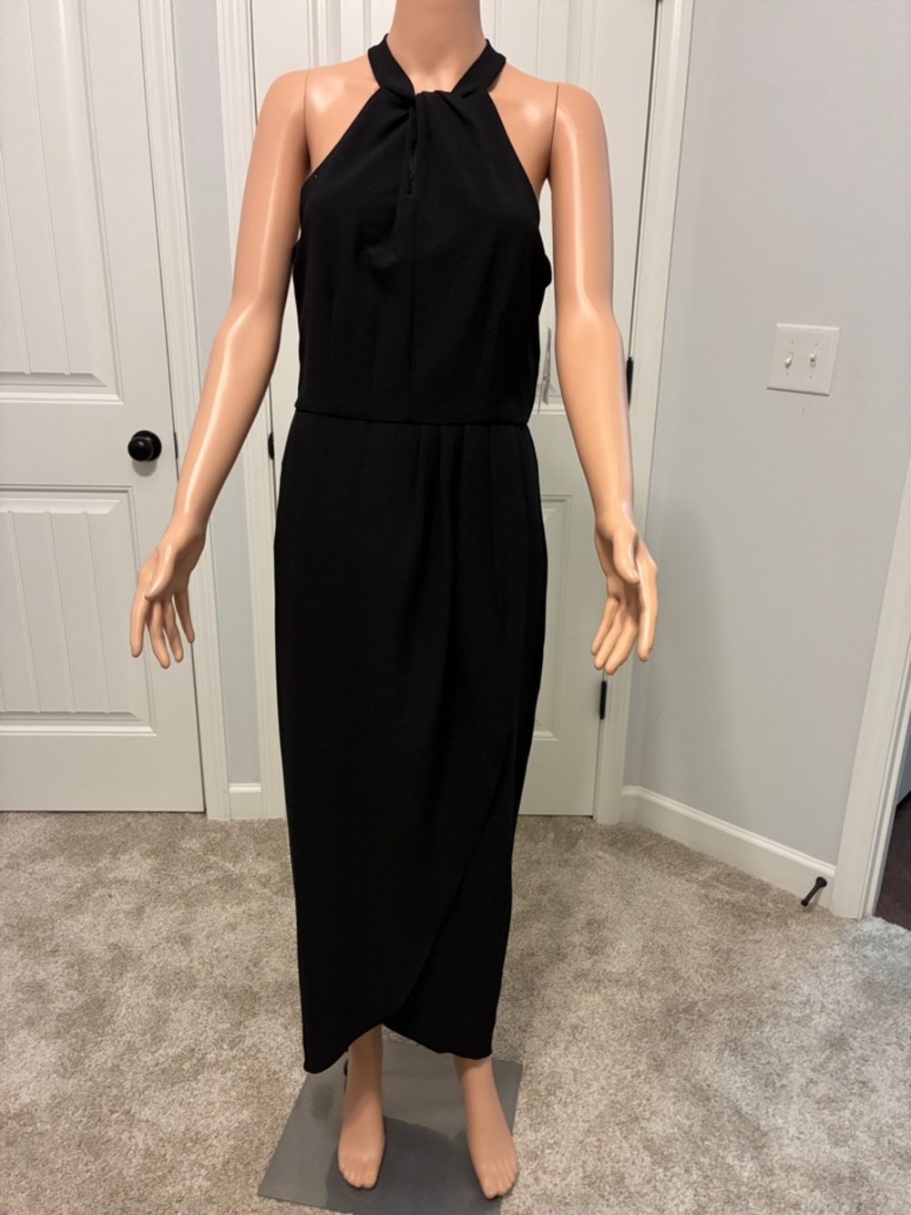 Beautiful maxi dress with 
Flirty side opening.